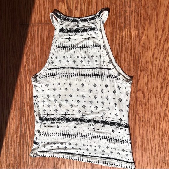 patterned high neck tank top - Picture 3 of 3